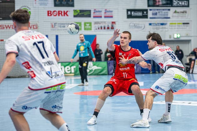 2 Handball Bundesliga TV Hüttenberg TuS N Lübbecke, 29 11 25 Kasper Haugen Furu TuS N Lübbecke, 11 , Hendrik Schreiber TV Hüttenberg, 51 , Phil Spandau TV Hüttenberg, 17 2 Handball Bundesliga TV Hüttenberg TuS N Lübbecke Hüttenberg, 29 11 25 Copyright: xBEAUTIFULxSPORTS Roeczeyx