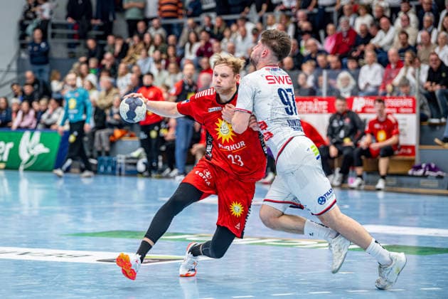 2 Handball Bundesliga TV Hüttenberg TuS N Lübbecke, 29 11 25 Niko Blaauw TuS N Lübbecke, 23 , David Kuntscher TV Hüttenberg, 97 2 Handball Bundesliga TV Hüttenberg TuS N Lübbecke Hüttenberg, 29 11 25 Copyright: xBEAUTIFULxSPORTS Roeczeyx