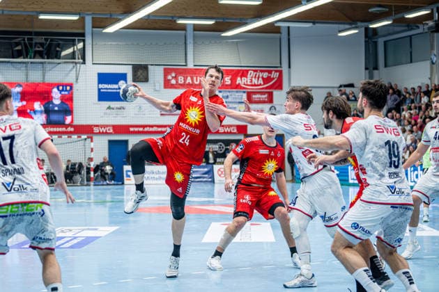 2 Handball Bundesliga TV Hüttenberg TuS N Lübbecke, 29 11 25 Sven Weßeling TuS N Lübbecke, 24 , Paul Kompenhans TV Hüttenberg, 34 , 2 Handball Bundesliga TV Hüttenberg TuS N Lübbecke Hüttenberg, 29 11 25 Copyright: xBEAUTIFULxSPORTS Roeczeyx