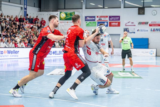 2 Handball Bundesliga TV Hüttenberg TuS N Lübbecke, 29 11 25 Vit Reichl TV Hüttenberg, 19 , Jo Gerrit Genz TuS N Lübbecke, 2 , Yannick Dräger TuS N Lübbecke, 19 , Paul Kompenhans TV Hüttenberg, 34 2 Handball Bundesliga TV Hüttenberg TuS N Lübbecke Hüttenberg, 29 11 25 Copyright: xBEAUTIFULxSPORTS Roeczeyx