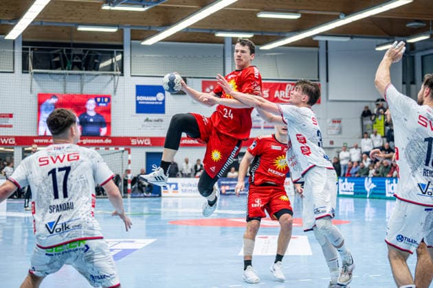 2 Handball Bundesliga TV Hüttenberg TuS N Lübbecke, 29 11 25 Sven Weßeling TuS N Lübbecke, 24 , Paul Kompenhans TV Hüttenberg, 34 , Phil Spandau TV Hüttenberg, 17 2 Handball Bundesliga TV Hüttenberg TuS N Lübbecke Hüttenberg, 29 11 25 Copyright: xBEAUTIFULxSPORTS Roeczeyx