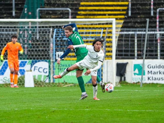 Wael Mohya Borussia Moenchengladbach U23, 36 vs Jan Lukas Liehr FC Guetersloh, 07 FC Guetersloh vs Borussia Moenchengladbach U23, Football, Regionalliga West, Matchday 17, Season 2025 2026, 29 11 2025 FC Guetersloh vs Borussia Moenchengladbach U23, Football, Regionalliga West, Matchday 17, Season 2025 2026, 29 11 2025 Guetersloh Copyright: xEibner-Pressefoto DamianxKruczynx EP_DKI