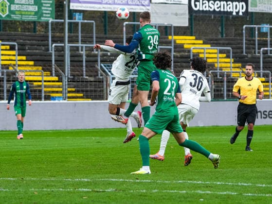 Jannik Borgmann FC Guetersloh, 34 in header duel against Grant Leon Ranos Borussia Moenchengladbach U23, 28 FC Guetersloh vs Borussia Moenchengladbach U23, Football, Regionalliga West, Matchday 17, Season 2025 2026, 29 11 2025 FC Guetersloh vs Borussia Moenchengladbach U23, Football, Regionalliga West, Matchday 17, Season 2025 2026, 29 11 2025 Guetersloh Copyright: xEibner-Pressefoto DamianxKruczynx EP_DKI