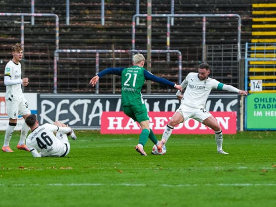 Luis Frieling FC Guetersloh, 21 in a duel against Michel Lieder Borussia Moenchengladbach U23, 23 Nico Vidic Borussia Moenchengladbach U23, 46 lies on the ground FC Guetersloh vs Borussia Moenchengladbach U23, Football, Regionalliga West, Matchday 17, Season 2025 2026, 29 11 2025 FC Guetersloh vs Borussia Moenchengladbach U23, Football, Regionalliga West, Matchday 17, Season 2025 2026, 29 11 2025 Guetersloh Copyright: xEibner-Pressefoto DamianxKruczynx EP_DKI