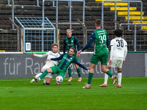 Jan Lukas Liehr FC Guetersloh, 07 in duel against Veit Stange Borussia Moenchengladbach U23, 31 FC Guetersloh vs Borussia Moenchengladbach U23, Football, Regionalliga West, Matchday 17, Season 2025 2026, 29 11 2025 FC Guetersloh vs Borussia Moenchengladbach U23, Football, Regionalliga West, Matchday 17, Season 2025 2026, 29 11 2025 Guetersloh Copyright: xEibner-Pressefoto DamianxKruczynx EP_DKI
