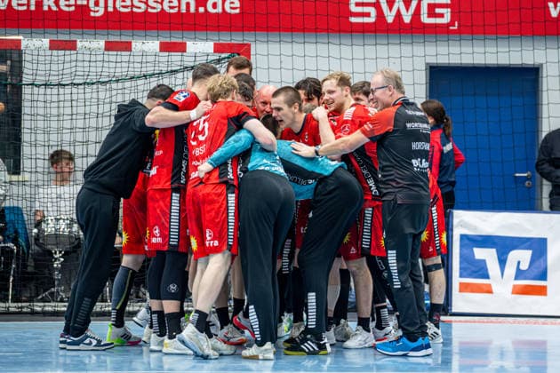 2 Handball Bundesliga TV Hüttenberg TuS N Lübbecke, 29 11 25 TuS N Lübbecke celebrates away win 2 Handball Bundesliga TV Hüttenberg TuS N Lübbecke Hüttenberg, 29 11 25 Copyright: xBEAUTIFULxSPORTS Roeczeyx