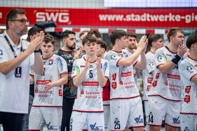 2 Handball Bundesliga TV Hüttenberg TuS N Lübbecke, 29 11 25 Leo Volk TV Hüttenberg, 5 , Yahav Shamir TV Hüttenberg, 55 , Phil Spandau TV Hüttenberg, 17 , Tim Rüdiger TV Hüttenberg, 18 , Torsten Anselm TV Hüttenberg, 25 , Moritz Zörb TV Hüttenberg, 14 2 Handball Bundesliga TV Hüttenberg TuS N Lübbecke Hüttenberg, 29 11 25 Copyright: xBEAUTIFULxSPORTS Roeczeyx