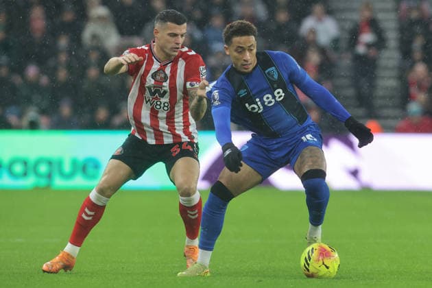 Sunderland v Bournemouth - Premier League Marcus Tavernier of AFC Bournemouth is under pressure from Granit Xhaka of Sunderland during the Premier League match between Sunderland and Bournemouth at the Stadium of Light in Sunderland, England, on November 29, 2025. Sunderland Tyne and Wear United Kingdom  Copyright: xMIxNewsx originalFilename:fletcher-sunderla251129_np1kF.jpg
