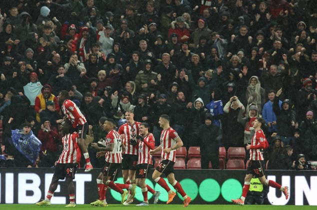 Sunderland v Bournemouth - Premier League Sunderland players celebrate Brian Brobbey s goal during the Premier League match between Sunderland and Bournemouth at the Stadium Of Light in Sunderland, England, on November 29, 2025. Sunderland Tyne and Wear United Kingdom  Copyright: xMIxNewsx originalFilename:fletcher-sunderla251129_npU1q.jpg