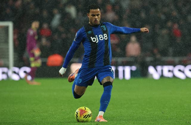 Sunderland v Bournemouth - Premier League Justin Kluivert of AFC Bournemouth plays during the Premier League match between Sunderland and Bournemouth at the Stadium Of Light in Sunderland, England, on November 29, 2025. Sunderland Tyne and Wear United Kingdom  Copyright: xMIxNewsx originalFilename:fletcher-sunderla251129_npGGk.jpg