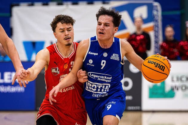 29.11.2025, xovx, Basketball 1. Regionalliga Südwest, Lich Basketball - ROTH Energie Gießen Pointers v.l. Hanno Kotulla (Lich Basketball), Eren Yildiz (Gießen Pointers) Lich Dietrich-Bonhoeffer-Halle Hessen Deutschland (DE)