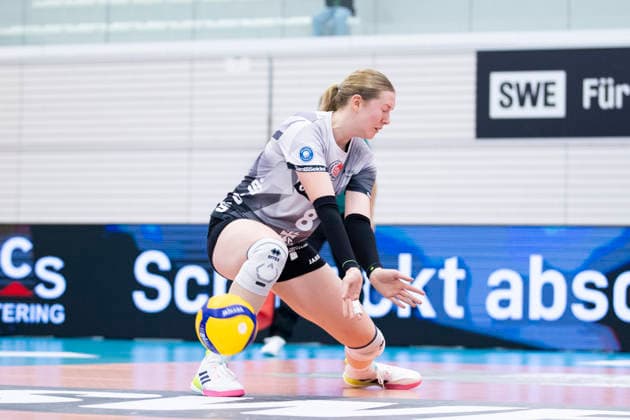 1 Volleyball Bundesliga Women Schwarz Weiss Erfurt vs ETV Hamburger Volksbank Volleys Erfurt 29 11 2025 Lea Feistritzer 8 Schwarz Weiss Erfurt 1 Volleyball Bundesliga Women Schwarz Weiss Erfurt vs ETV Hamburger Volksbank Volleys Riethsporthalle Erfurt 29 11 2025 Copyright: xBEAUTIFULxSPORTS Duehringx