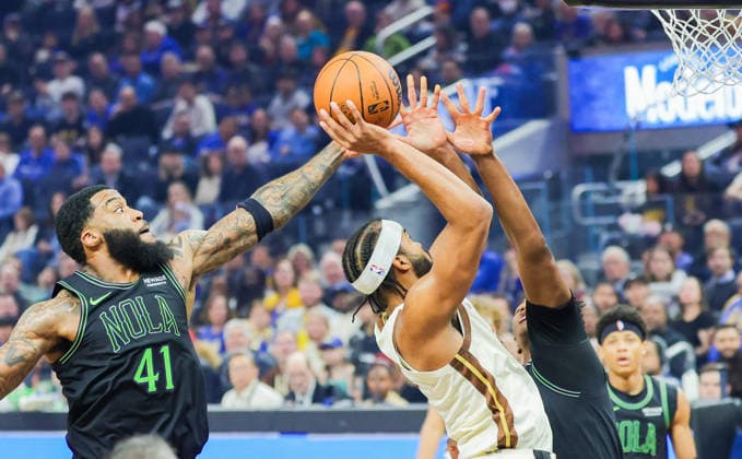 (251130) -- SAN FRANCISCO, Nov. 30, 2025 -- Moses Moody (2nd L) of Golden State Warriors vies with Saddiq Bey of New Orleans Pelicans during the 2025-2026 NBA, Basketball Herren, USA regular season match between Golden State Warriors and New Orleans Pelicans in San Francisco, the United States, on Nov. 29, 2025. (Photo by Xinhua) (SP)U.S.-SAN FRANCISCO-BASKETBALL-NBA-WARRIORS VS PELICANS ArthurxDong 