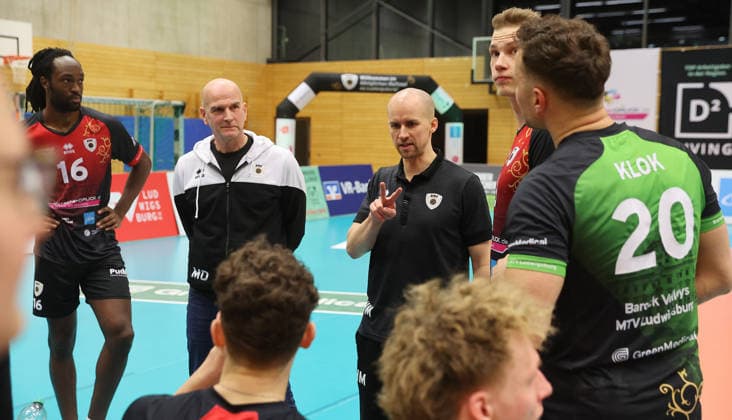 Ludwigsburg , Volleyball Bundesliga , Barock Volleys MTV Ludwigsburg vs Energiequelle Netzhoppers KW Königs Wusterhausen , from left Nyherowo Omene Michael Dornheim Triner Hasse Mattila Ludwigsburg