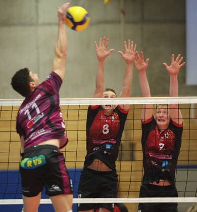 Ludwigsburg , Volleyball Bundesliga , Barock Volleys MTV Ludwigsburg vs Energiequelle Netzhoppers KW Königs Wusterhausen , from left Theo Timmermann KW Tomi Saarinen Philipp Herrmann Ludwigsburg