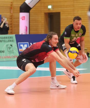 Ludwigsburg , Volleyball Bundesliga , Barock Volleys MTV Ludwigsburg vs Energiequelle Netzhoppers KW Königs Wusterhausen , from left Ben Simon Bonin Jeffrey Klok Ludwigsburg