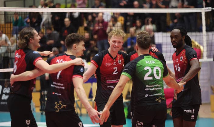 Ludwigsburg , Volleyball Bundesliga , Barock Volleys MTV Ludwigsburg vs Energiequelle Netzhoppers KW Königs Wusterhausen , Jubel Ludwigsburg , 2 Philipp Herrmann