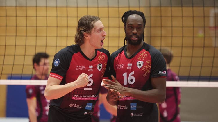 Ludwigsburg , Volleyball Bundesliga , Barock Volleys MTV Ludwigsburg vs Energiequelle Netzhoppers KW Königs Wusterhausen , from left Ben Simon Bonin Nyherowo Omene Ludwigsburg