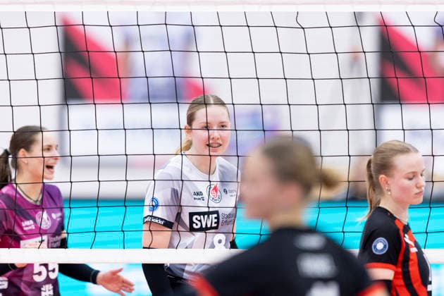 1 Volleyball Bundesliga Women Schwarz Weiss Erfurt vs ETV Hamburger Volksbank Volleys Erfurt 29 11 2025 Lea Feistritzer 8 Schwarz Weiss Erfurt 1 Volleyball Bundesliga Women Schwarz Weiss Erfurt vs ETV Hamburger Volksbank Volleys Riethsporthalle Erfurt 29 11 2025 Copyright: xBEAUTIFULxSPORTS Duehringx