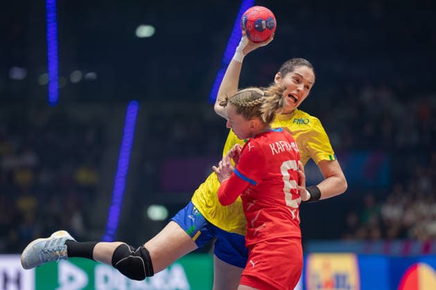 Brazil Czech Republic, IHF Womens Handball World Championship Kelly de Abreu Rosa Brazil, 77 vs Veronika Kafka Mala Czech Republic, 67 Preliminary round match of the Womens Handball World Championship between Brazil and Czech Republic on November 29, 2025 at the Porsche Arena in Stuttgart , Stuttgart Baden Württemberg Germany Porsche Arena