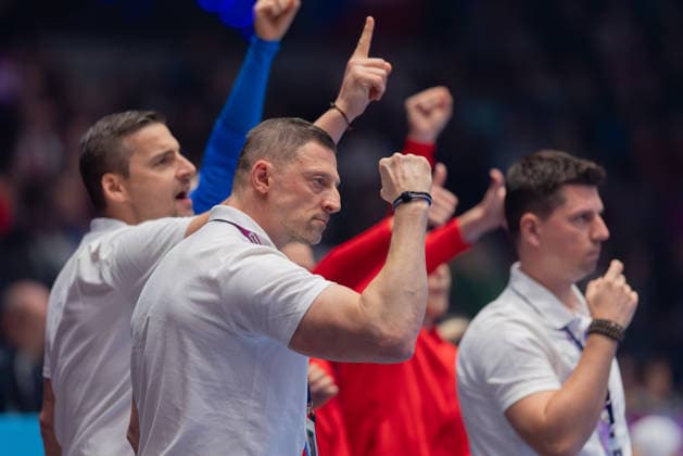 Brazil Czech Republic, IHF Womens Handball World Championship Coach Daniel Curda Czech Republic and his coaching team cheer after a successful defense Preliminary round match of the Womens Handball World Championship between Brazil and Czech Republic on November 29, 2025 at the Porsche Arena in Stuttgart , Stuttgart Baden Württemberg Germany Porsche Arena