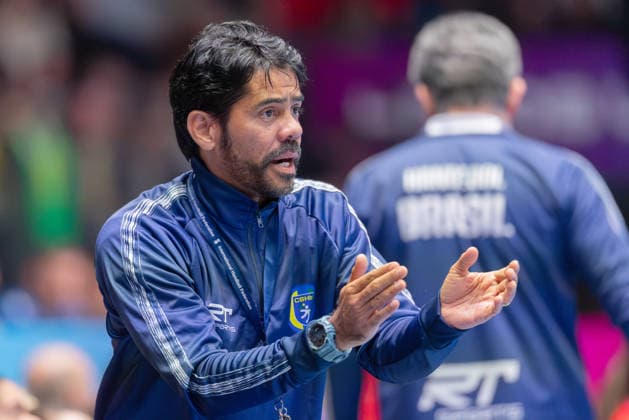Brazil Czech Republic, IHF Womens Handball World Championship Coach Christiano Silva Brazil Preliminary round match of the Womens Handball World Championship between Brazil and Czech Republic on November 29, 2025 at the Porsche Arena in Stuttgart , Stuttgart Baden Württemberg Germany Porsche Arena