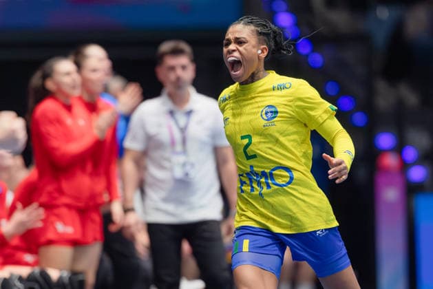 Brazil Czech Republic, IHF Womens Handball World Championship Bruna De Paula Brazil, 2 preliminary round match of the Womens Handball World Championship between Brazil and Czech Republic on November 29, 2025 at the Porsche Arena in Stuttgart , Stuttgart Baden Württemberg Germany Porsche Arena