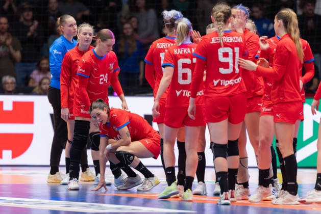 Brazil Czech Republic, IHF Womens Handball World Championship Bitter disappointment for the Czech Republic after their defeat against Brazil Dominika Zachova Czech Republic, 44 goes to her knees Preliminary round match of the Womens Handball World Championship between Brazil and the Czech Republic on November 29, 2025 at the Porsche Arena in Stuttgart , Stuttgart Baden Württemberg Germany Porsche Arena
