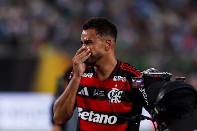 Palmeiras v Flamengo - Copa CONMEBOL Libertadores 2025 Final Lima, Peru - November 29: Danilo Luiz of Flamengo celebrates after winning the Copa CONMEBOL Libertadores 2025 Final match between Palmeiras and Flamengo at Estadio Monumental U de Lima. Copyright: xLatinxSportxImagesx