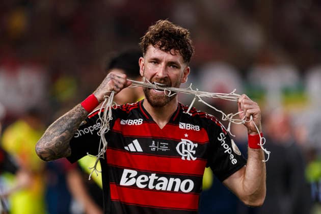 Palmeiras v Flamengo - Copa CONMEBOL Libertadores 2025 Final Lima, Peru - November 29: Leo Pereira of Flamengo celebrates after winning the Copa CONMEBOL Libertadores 2025 Final match between Palmeiras and Flamengo at Estadio Monumental U de Lima. Copyright: xLatinxSportxImagesx