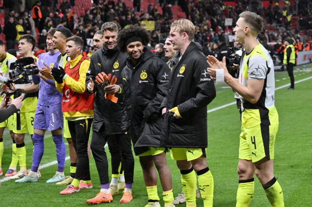 BVB players celebrate the victory, from right , Nico Schlotterbeck Borussia Dortmund , Julian Brandt Borussia Dortmund , Marcel Sabitzer Borussia Dortmund , Karim Adeyemi Borussia Dortmund , Goalkeeper Alexander Meyer Borussia Dortmund 29 11 2025, Soccer 1 Bundesliga, Season 2025 2026, Matchday 12, Bayer 04 Leverkusen Borussia Dortmund 1 2 DFL regulations prohibit any use of photographs as image sequences and or quasi video Leverkusen BayArena Nordrhein Westfalen Germany Team2