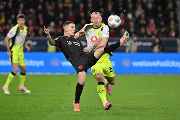Alejandro Grimaldo Bayer 04 Leverkusen , Julian Ryerson Borussia Dortmund , v li 29 11 2025, Fußball 1 Bundesliga, Saison 2025 2026, 12 Spieltag, Bayer 04 Leverkusen Borussia Dortmund 1 2 DFL regulations prohibit any use of photographs as image sequences and or quasi video Leverkusen BayArena Nordrhein Westfalen Germany Team2