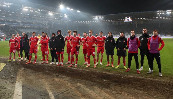 29 11 2025 Soccer Season 2025 2026 2 Soccer Bundesliga 14 Matchday 1 FC Magdeburg FCM 1 FC Nuremberg FCN Club Sportfoto Zink DaMa xdaxmax DFL regulations prohibit any use of photographs as image sequences and or quasi video only for editorial use Team Team of FCN disappointed Disappointment after the end of the match