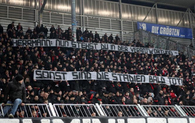 29 11 2025 Soccer season 2025 2026 2 Soccer Bundesliga 14 Matchday 1 FC Magdeburg FCM 1 FC Nuremberg FCN Club Sportfoto Zink DaMa xdaxmax DFL regulations prohibit any use of photographs as image sequences and or quasi video only for editorial use Banner banner of Clubfan Clubfans FCN Fans Fans Herrmann Nun stehst du in der Verantwortung sonst sind die Stadien tot