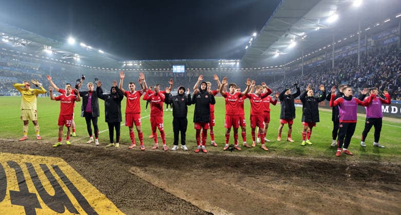 29 11 2025 Soccer Season 2025 2026 2 Soccer Bundesliga 14 Matchday 1 FC Magdeburg FCM 1 FC Nuremberg FCN Club Sportfoto Zink DaMa xdaxmax DFL regulations prohibit any use of photographs as image sequences and or quasi video only for editorial use Team Team of FCN disappointed Disappointment after the end of the match