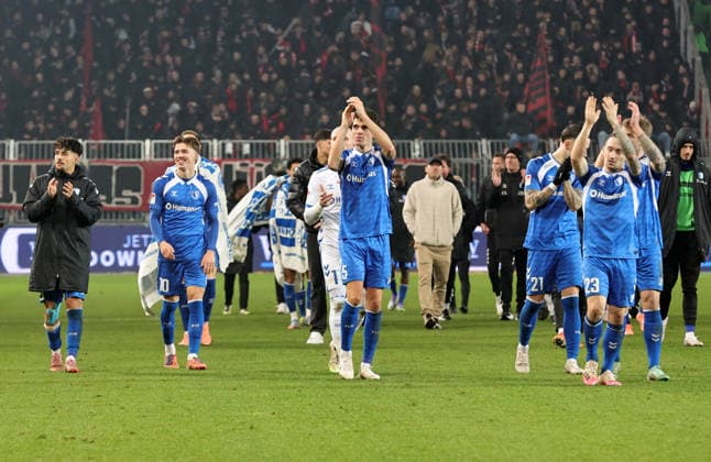 29 11 2025 Soccer Season 2025 2026 2 Soccer Bundesliga 14 Matchday 1 FC Magdeburg FCM 1 FC Nuremberg FCN Club Sportfoto Zink DaMa xdaxmax DFL regulations prohibit any use of photographs as image sequences and or quasi video only for editorial use Jubilation joy after the end of the match Team FCM 1 FC Magdeburg at the lap of honor