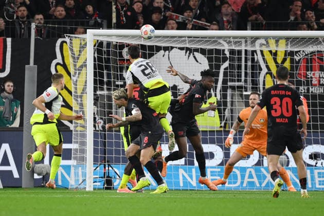 Aaron Anselmino Borussia Dortmund , Aaron Anselmino, front center, scores the goal with this header to 0 1 29 11 2025, Soccer 1 Bundesliga, Season 2025 2026, Matchday 12, Bayer 04 Leverkusen Borussia Dortmund 1 2 DFL regulations prohibit any use of photographs as image sequences and or quasi video Leverkusen BayArena Nordrhein Westfalen Germany Team2