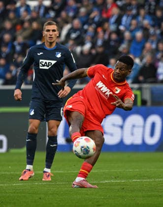 29 11 2025, xjhx, Soccer 1 Bundesliga, TSG 1899 Hoffenheim FC Augsburg v l Samuel Essende FC Augsburg DFL DFB REGULATIONS PROHIBIT ANY USE OF PHOTOGRAPHS as IMAGE SEQUENCES and or QUASI VIDEO Sinsheim
