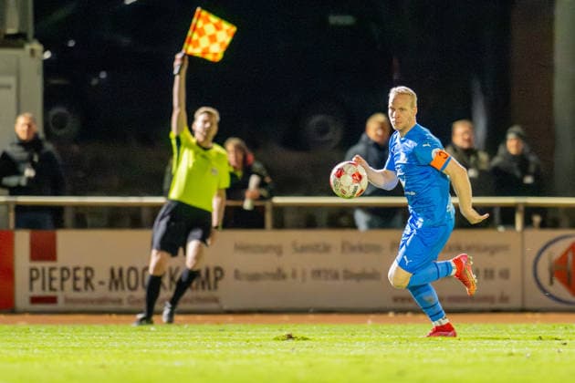 Soccer, Regionalliga Nord, BW Lohne Bremer SV, 21 Matchday, Season 2025 2026, 29 11 2025 Thorsten Tönnies Blau Weiss Lohne 21 offside , Lohne Heinz Dettmer Stadion Niedersachsen Germany