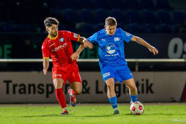 Football, Regionalliga Nord, BW Lohne Bremer SV, 21 Matchday, Season 2025 2026, 29 11 2025 Vedat Tunc Bremer SV 10 with Martin Kobylanski Blau Weiss Lohne 18 , Lohne Heinz Dettmer Stadion Niedersachsen Germany