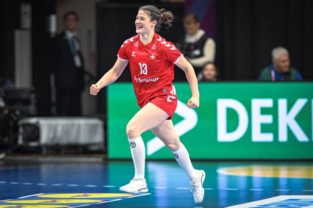 Netherlands, Handball, Womens World Championship 2025, Switzerland vs Senegal, 29 11 2025, Maaspoort Sports Events, s Hertogenbosch, Netherlands, Era Baumann Switzerland, 13 cheers for a goal Copyright: xMarkusxVerwimpx