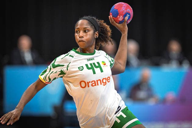 Netherlands, Handball, Womens World Championship 2025, Switzerland vs Senegal, 29 11 2025, Maaspoort Sports Events, s Hertogenbosch, Netherlands, Raissa Dapina Senegal, 44 on goal throw Copyright: xMarkusxVerwimpx