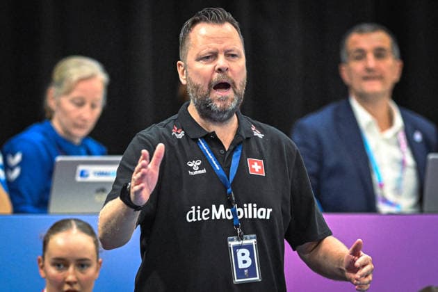 Netherlands, Handball, Womens World Championship 2025, Switzerland vs Senegal, 29 11 2025, Maaspoort Sports Events, s Hertogenbosch, Netherlands, Knut Ove Joa Switzerland, national coach Copyright: xMarkusxVerwimpx