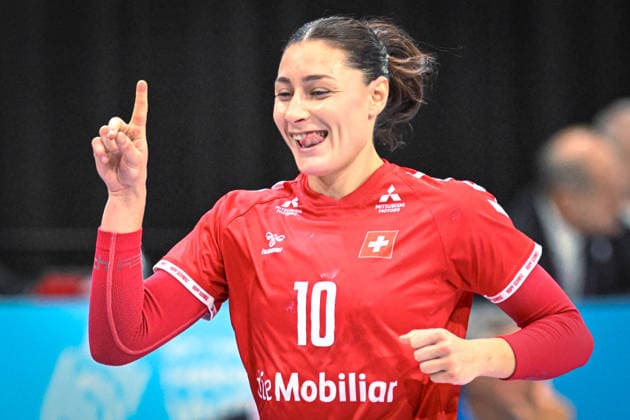 Netherlands, Handball, Womens World Championship 2025, Switzerland vs Senegal, 29 11 2025, Maaspoort Sports Events, s Hertogenbosch, Netherlands, Daphne Gautschi Switzerland, 10 is happy about a goal Copyright: xMarkusxVerwimpx