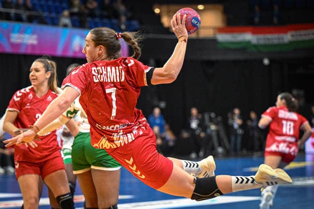 Netherlands, Handball, Womens World Championship 2025, Switzerland vs Senegal, 29 11 2025, Maaspoort Sports Events, s Hertogenbosch, Netherlands, Tabea Schmid Switzerland, 7 in jump shot Copyright: xMarkusxVerwimpx