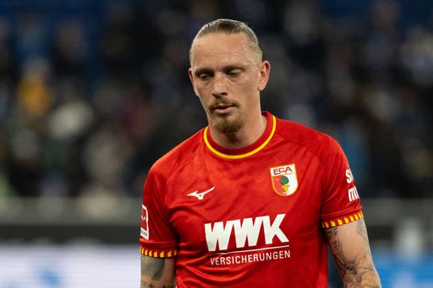 Disappointment after the end of the game, frustration at Marius Wolf FC Augsburg, 27 GER, TSG 1899 Hoffenheim vs FC Augsburg, Football, Men, 1 Bundesliga, Matchday 12, Season 2025 2026, 29 11 2025, DFL DFB REGULATES PROHIBIT ANY USE OF PHOTOGRAPHS AS IMAGE SEQUENCES AND OR QUASI VIDEO, GER, TSG 1899 Hoffenheim vs FC Augsburg, Football, Men, 1 Bundesliga, Matchday 12, Season 2025 2026, 29 11 2025 Sinsheim Copyright: xEibner-Pressefoto WolfgangxFrankx EP_WFK