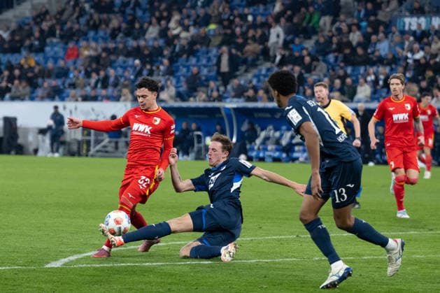 from left in duel Fabian Rieder FC Augsburg, 32 , Wouter Burger TSG 1899 Hoffenheim, 18 GER, TSG 1899 Hoffenheim vs FC Augsburg, Football, Men, 1 Bundesliga, Matchday 12, Season 2025 2026, 29 11 2025, DFL DFB REGULATES PROHIBIT ANY USE OF PHOTOGRAPHS AS IMAGE SEQUENCES AND OR QUASI VIDEO, GER, TSG 1899 Hoffenheim vs FC Augsburg, Football, Men, 1 Bundesliga, Matchday 12, Season 2025 2026, 29 11 2025 Sinsheim Copyright: xEibner-Pressefoto WolfgangxFrankx EP_WFK