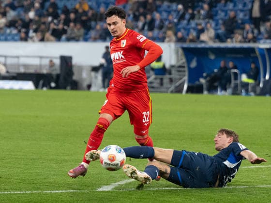 from left in duel Fabian Rieder FC Augsburg, 32 , Wouter Burger TSG 1899 Hoffenheim, 18 GER, TSG 1899 Hoffenheim vs FC Augsburg, Football, Men, 1 Bundesliga, Matchday 12, Season 2025 2026, 29 11 2025, DFL DFB REGULATES PROHIBIT ANY USE OF PHOTOGRAPHS AS IMAGE SEQUENCES AND OR QUASI VIDEO, GER, TSG 1899 Hoffenheim vs FC Augsburg, Football, Men, 1 Bundesliga, Matchday 12, Season 2025 2026, 29 11 2025 Sinsheim Copyright: xEibner-Pressefoto WolfgangxFrankx EP_WFK