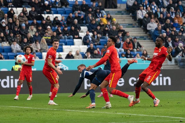 v li Cedric Zesiger FC Augsburg, 16 , Grischa Proemel TSG 1899 Hoffenheim, 06 , Noahkai Banks FC Augsburg, 40 , Chrislain Matsima FC Augsburg, 05 , Goal chance, GER, TSG 1899 Hoffenheim vs FC Augsburg, Football, Men, 1 Bundesliga, Matchday 12, Matchday 2025 2026, 29 11 2025, DFL DFB REGULATES PROHIBIT ANY USE OF PHOTOGRAPHS AS IMAGE SEQUENCES AND OR QUASI VIDEO, GER, TSG 1899 Hoffenheim vs FC Augsburg, Football, Men, 1 Bundesliga, Matchday 12, Matchday 2025 2026, 29 11 2025 Sinsheim Copyright: xEibner-Pressefoto WolfgangxFrankx EP_WFK