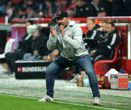 Coach Steffen Baumgart fires up Single image Crop action Sport Football Soccer Bundesliga Men DFL 12 Matchday Season 2025 2026 29 11 2025 1 FC Union Berlin FCU vs 1 FC Heidenheim FCH DFL regulations prohibit any use of photographs as image sequences and or quasi video